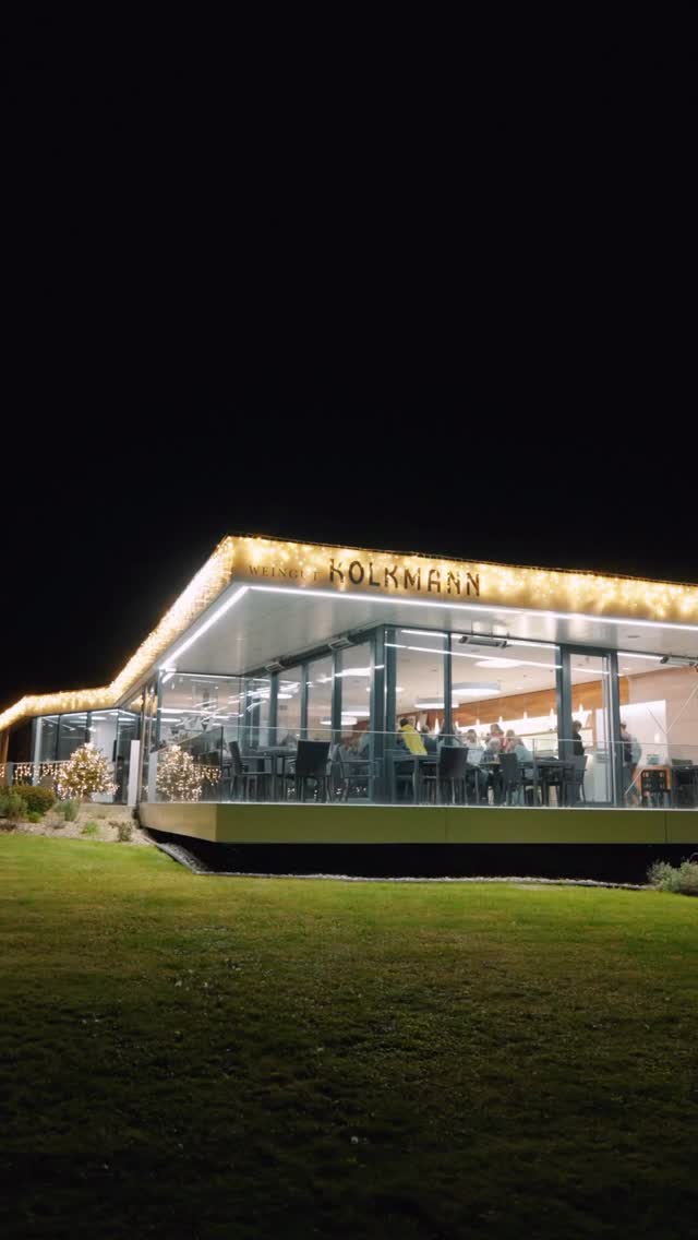 🎄 Advent am Weingut Kolkmann ✨

Genießt stimmungsvolle Stunden bei Glühwein, Punsch & regionalen Schmankerln 🍷🥂

Lasst euch von Lichterglanz, Handwerkskunst und festlicher Adventstimmung verzaubern - wir freuen uns auf euren Besuch! 🤗

🗓️ Wann: 29. & 30.11.2025

📍 Wo: Weingut Kolkmann, Fels am Wagram

#adventmarkt #WeingutKolkmann #genussamwagram