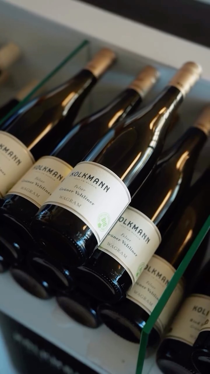 Am Weingut ist immer so einiges los 🍇🍷

Damit Sie keine Neuigkeiten, Aktionen oder Genussmomente verpassen, gibt es unseren WhatsApp Newsletter jetzt direkt auf Ihr Smartphone 📲

👉 Link in der Profilbeschreibung

👉 Folgen Sie unserem Kanal und aktivieren Sie die 🔔 – so bleiben Sie immer bestens informiert.

Schnell, unkompliziert und natürlich voller Genuss.

#FamilienweingutKolkmann #WhatsAppNewsletter #WeingutNews #ImmerInformiert #DirektVomWeingut
