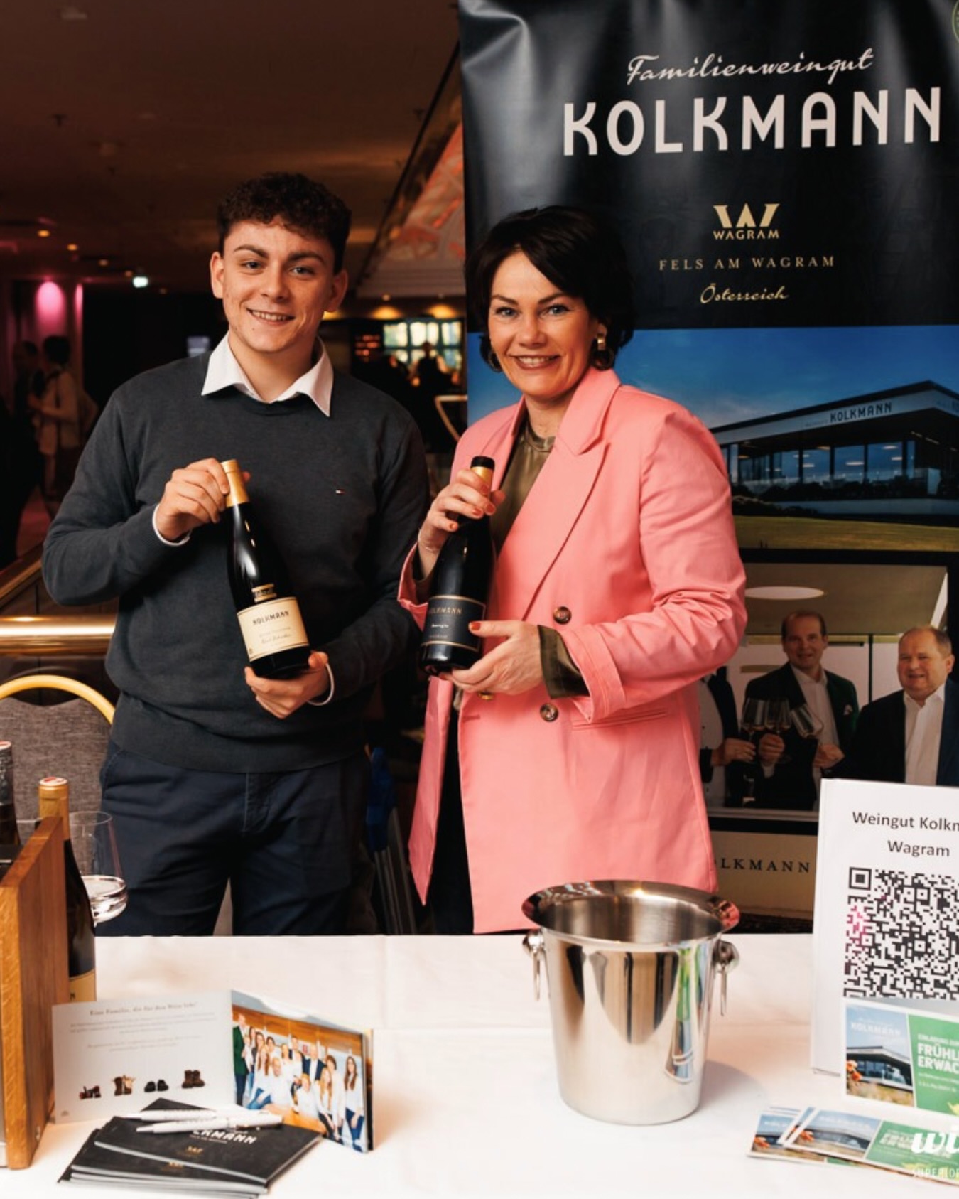 Wine Affairs im Vienna Marriott Hotel 🍷✨

Wir sind wieder mit dabei - am 26. März ab 16 Uhr 📅

Anita & Lucas freuen sich auf viele Besuche, gute Gespräche und gemeinsamen Genuss 🥂

Kommen Sie vorbei, verkosten Sie unsere Weine und tauschen wir uns persönlich aus. 😊

 👉🏻 Infos & Details unter www.wineaffairs.eu

Bis bald in Wien! 🍇🇦🇹

 #FamilienweingutKolkmann  #WineAffairs #ViennaMarriott #Weinmesse #Wien