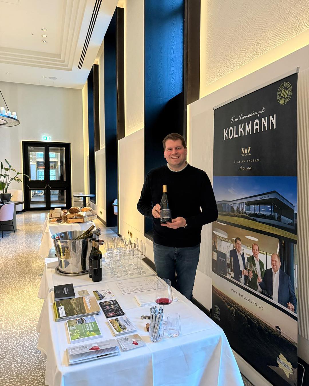 [Thursday Market almanachotels in Wien]

Heute ist Horst Kolkmann im almanacpalaisvienna am Thursday Market ! 

Eine ereignisreiche Woche! …. Und es geht gleich weiter 👇🏻🤗🥂🍾🌸🎶

Save the Date 👈🏻🎶🥂

1. - 3. Mai 🌱 Frühlingserwachen amWeingut Kolkmann - Winery Kolkmann

Highlight ☀️🥂🎶
Frühlingslounge am 2. Mai ab 19 Uhr 

www.kolkmann.at