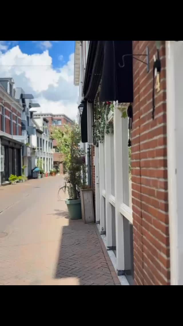 [Kolkmann on Tour] ✈️🇳🇱

Horst gibt uns einen kleinen Einblick, was er so im Auftrag des Weines in Holland macht 🍾👇🏻

#niederlande #degustationsmenü #kolkmann #lovewine